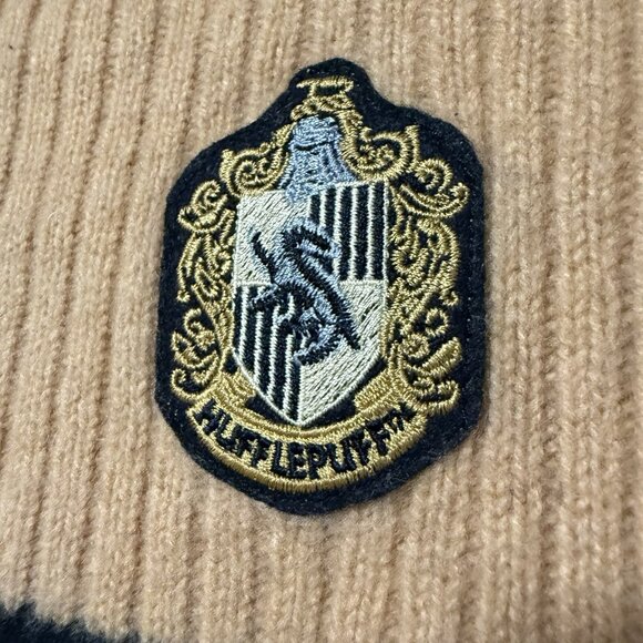 Harry Potter Hufflepuff Quidditch Wool Sweater Womens XL Patch Wizarding World - Picture 5 of 10